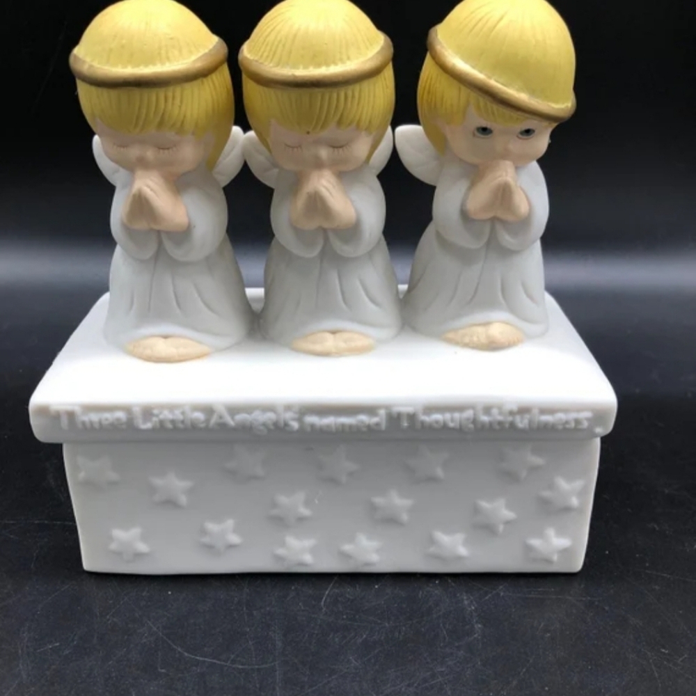 @@@ Vintage White and Yellow Angel Figurine Box